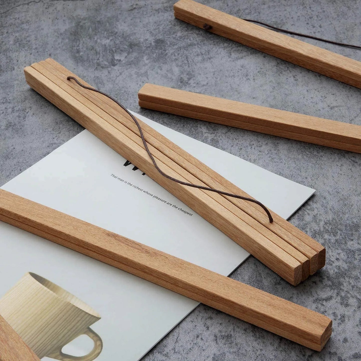Modern Natural Wood Picture Frames Magnetically Clamps Canvas In Place Simple Canvas Scroll Hanging Frame For Canvas Print Wall Decor