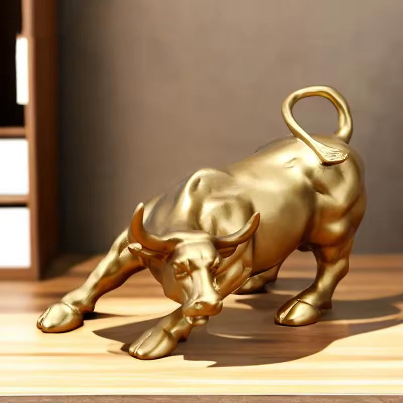 Auspicious Golden Bull Figurine Feng Shui Wealth Statue Resin Ornament Decoration For Desktop Living Room Coffee Table Light Luxury Home/Office Decor