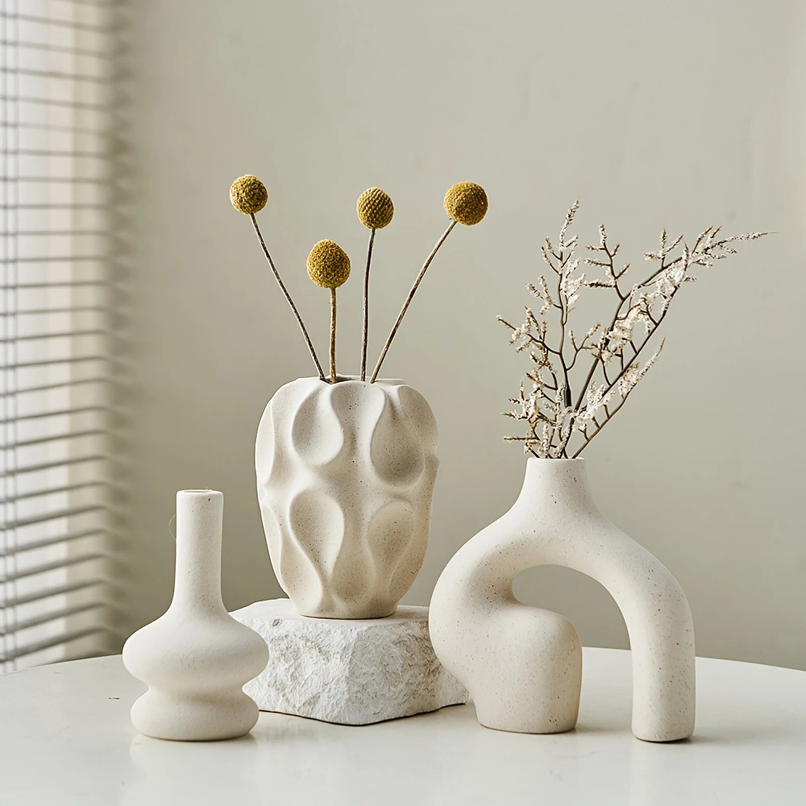 Modern Abstract Ceramic Sculptural Vase Set – Minimalist Off‑White Artistic Vases with Organic Shapes for Contemporary Living Room Décor