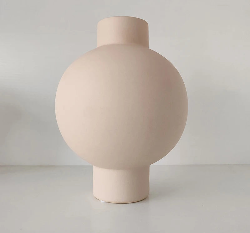 Modern Abstract Sculptural Ceramic Vase – Minimalist Neutral‑Tone Decor Accents for Contemporary Home Styling and Interior Displays