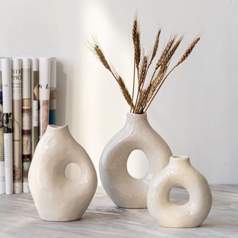 Modern Abstract Sculptural Loop Vases – Minimalist Hollow‑Circle Ceramic Décor Pieces with Glossy Finish for Contemporary Neutral Home Styling