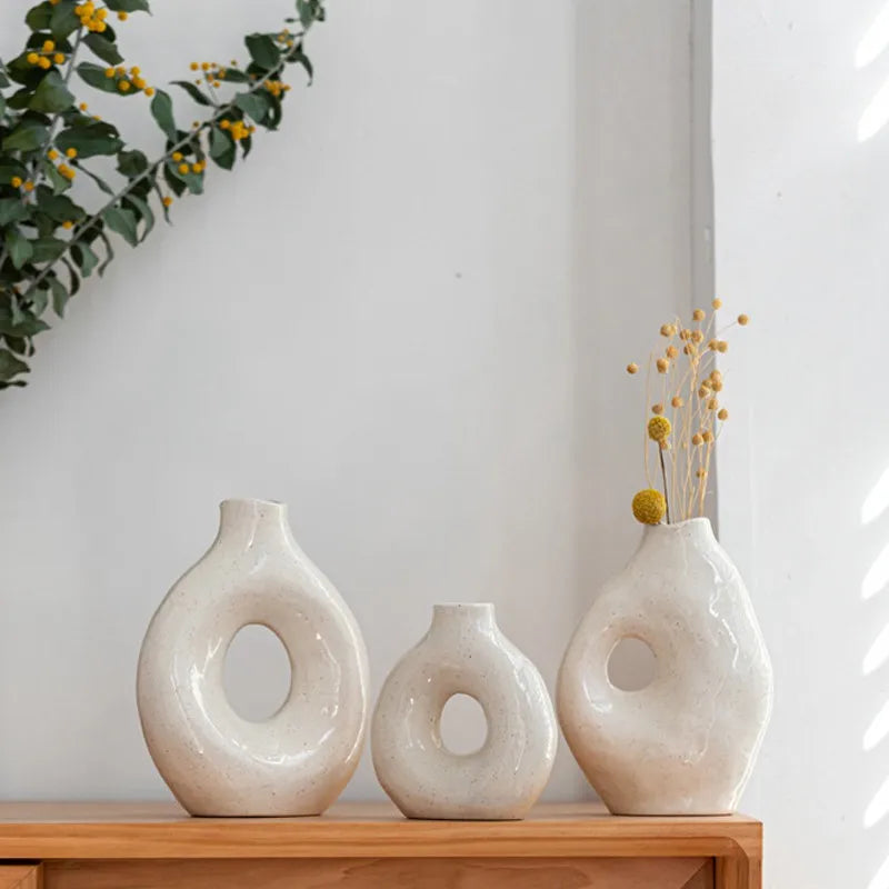 Modern Abstract Sculptural Loop Vases – Minimalist Hollow‑Circle Ceramic Décor Pieces with Glossy Finish for Contemporary Neutral Home Styling