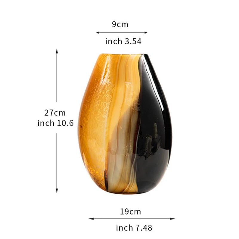 Vase with measurements in centimeters and inches on a white background